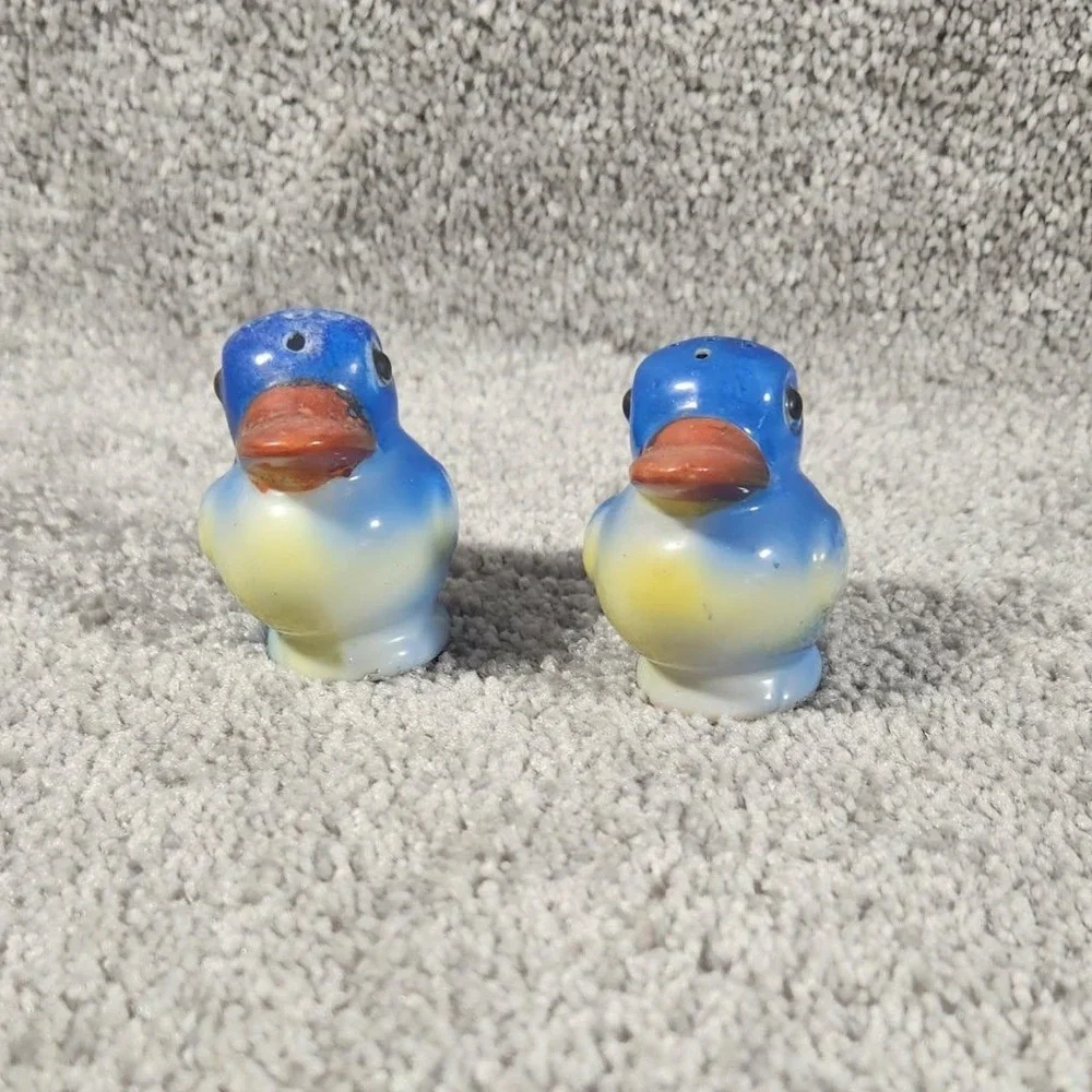 Blue Bird Salt and Pepper Shakers Ceramic Vintage Style Set‎
